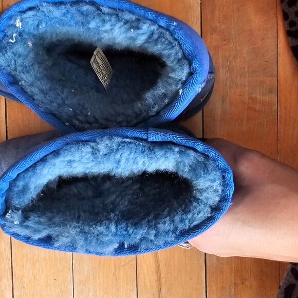 Authentic UGG Short Boots - Picture 4 of 4